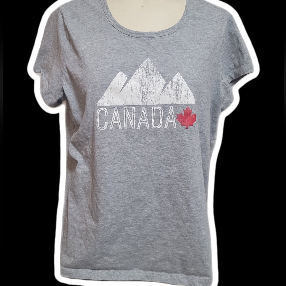 heather grey canada graphic tee ⋆｡𖦹°⭒˚｡⋆